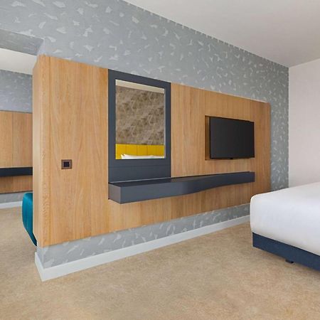 ホテル Ramada By Wyndham Slatina Parc エクステリア 写真