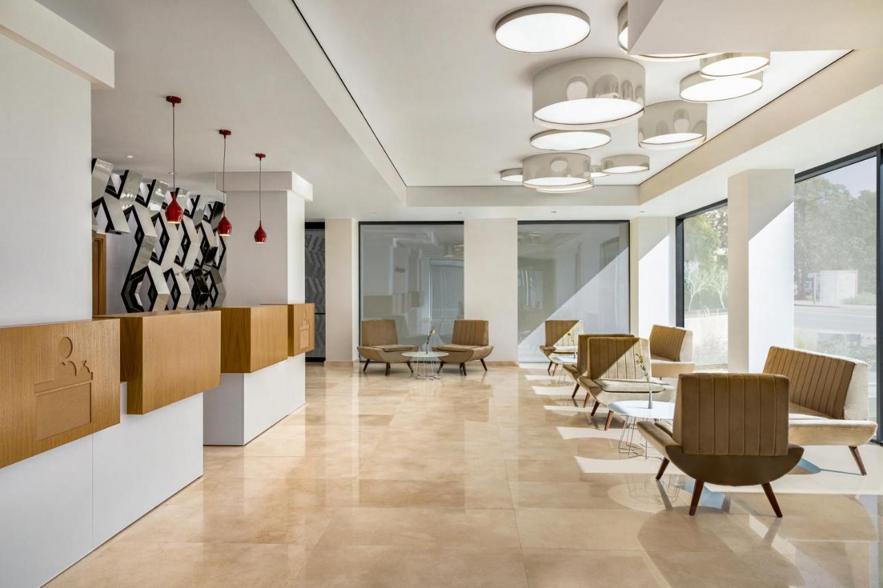 ホテル Ramada By Wyndham Slatina Parc エクステリア 写真