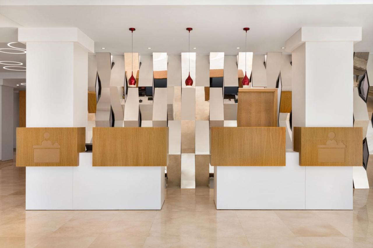 ホテル Ramada By Wyndham Slatina Parc エクステリア 写真