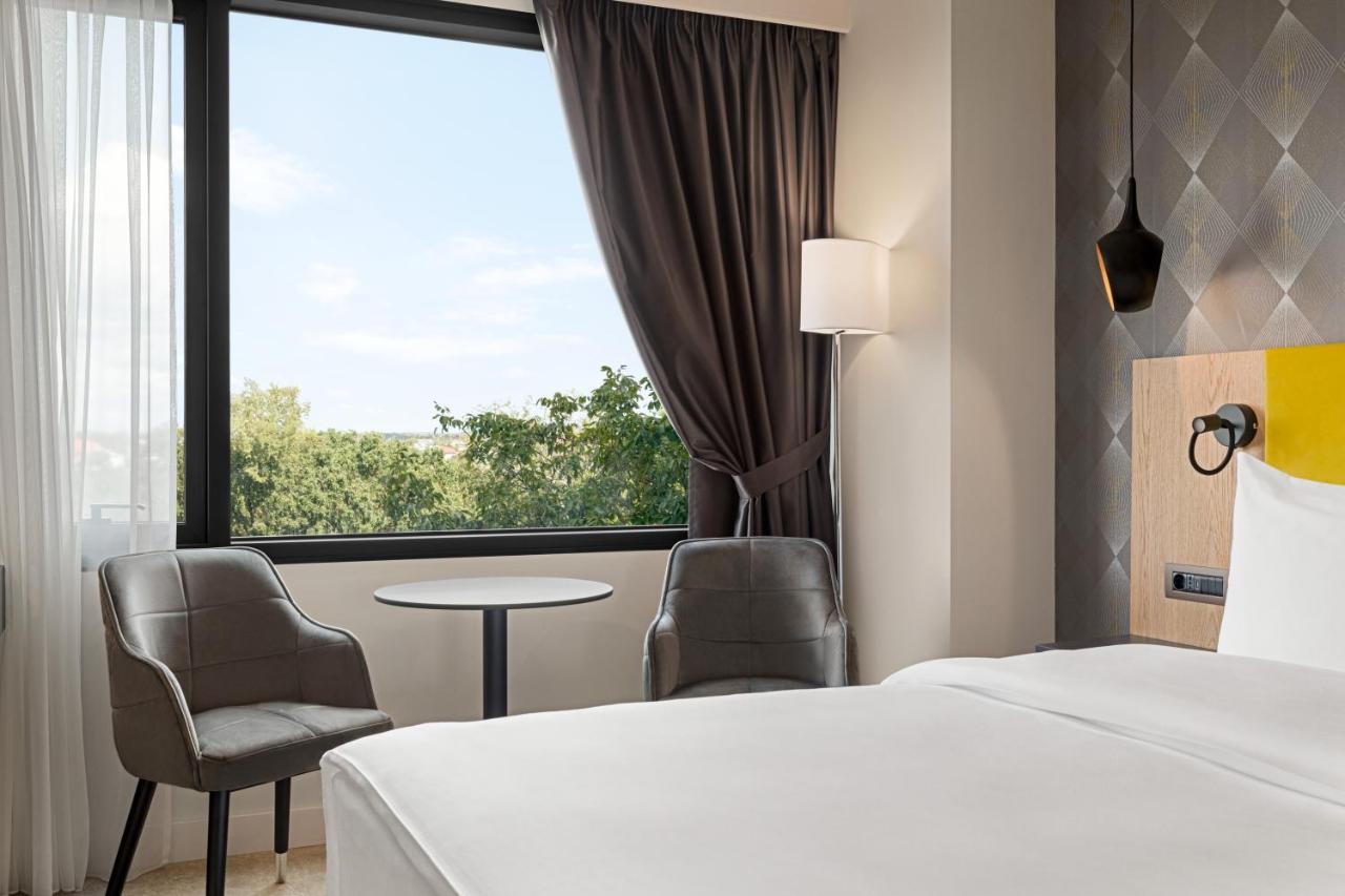 ホテル Ramada By Wyndham Slatina Parc エクステリア 写真