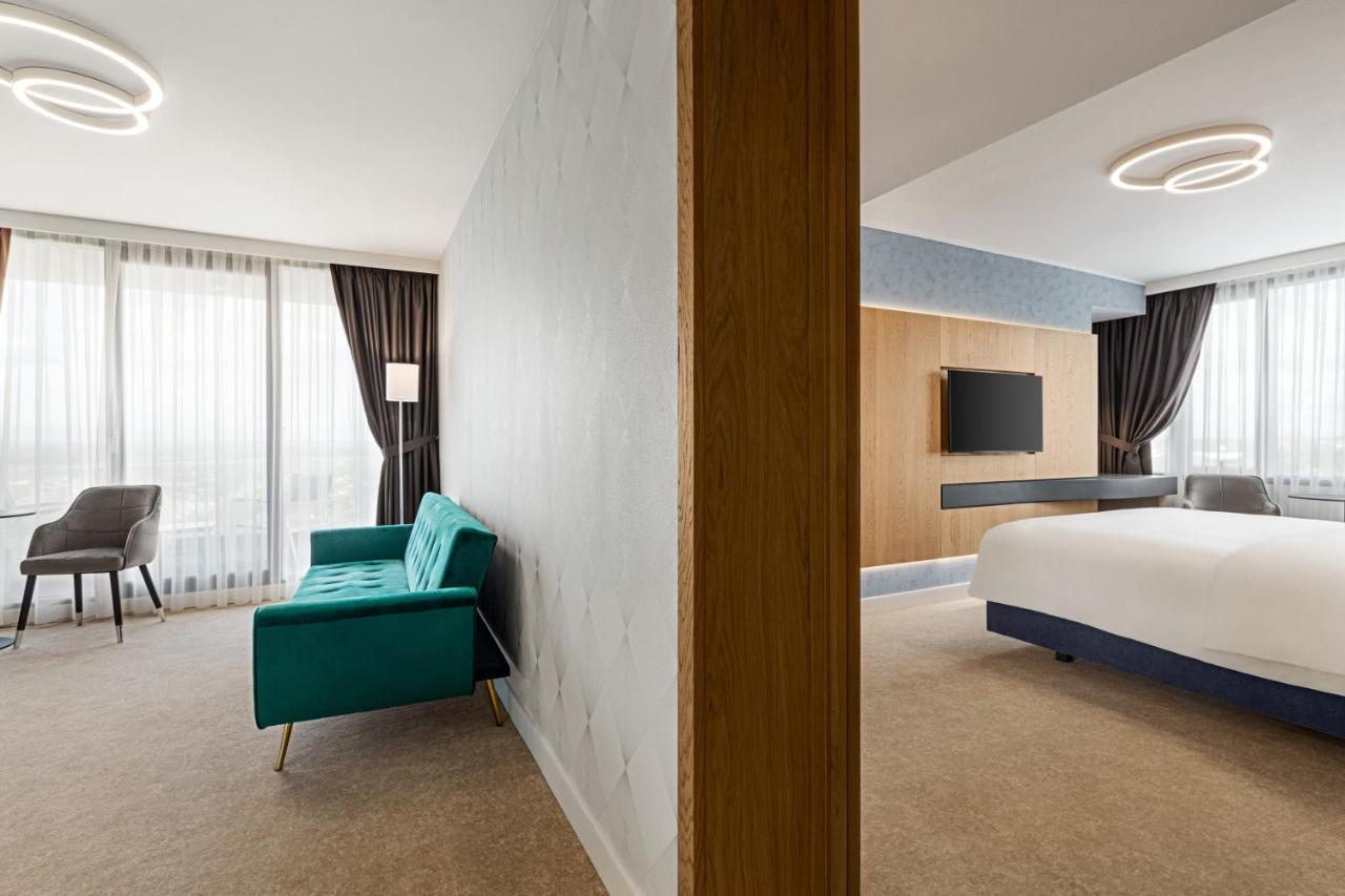 ホテル Ramada By Wyndham Slatina Parc エクステリア 写真