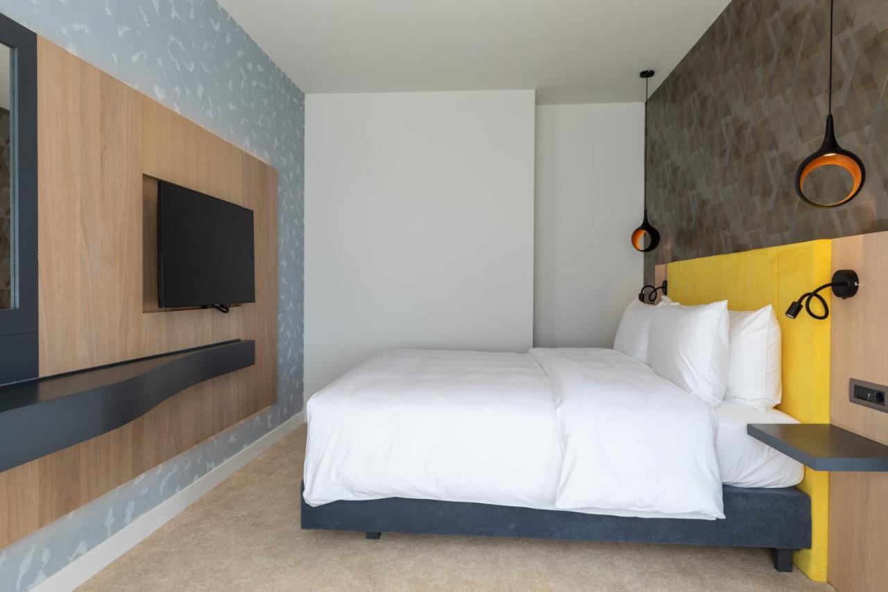 ホテル Ramada By Wyndham Slatina Parc エクステリア 写真