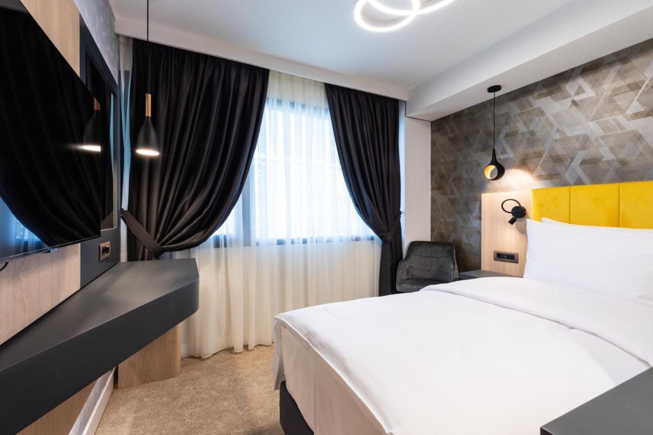 ホテル Ramada By Wyndham Slatina Parc エクステリア 写真