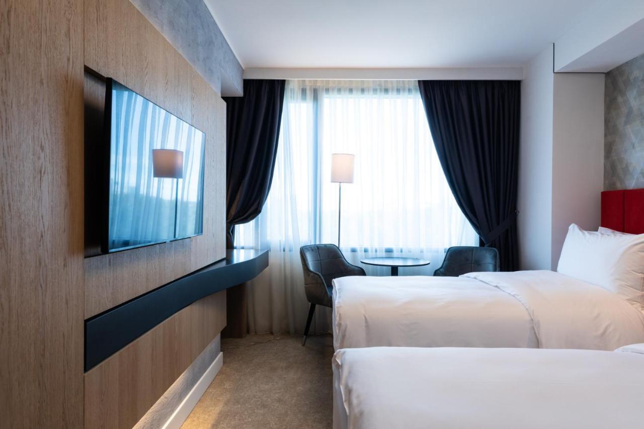 ホテル Ramada By Wyndham Slatina Parc エクステリア 写真