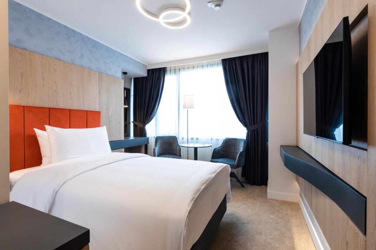 ホテル Ramada By Wyndham Slatina Parc エクステリア 写真