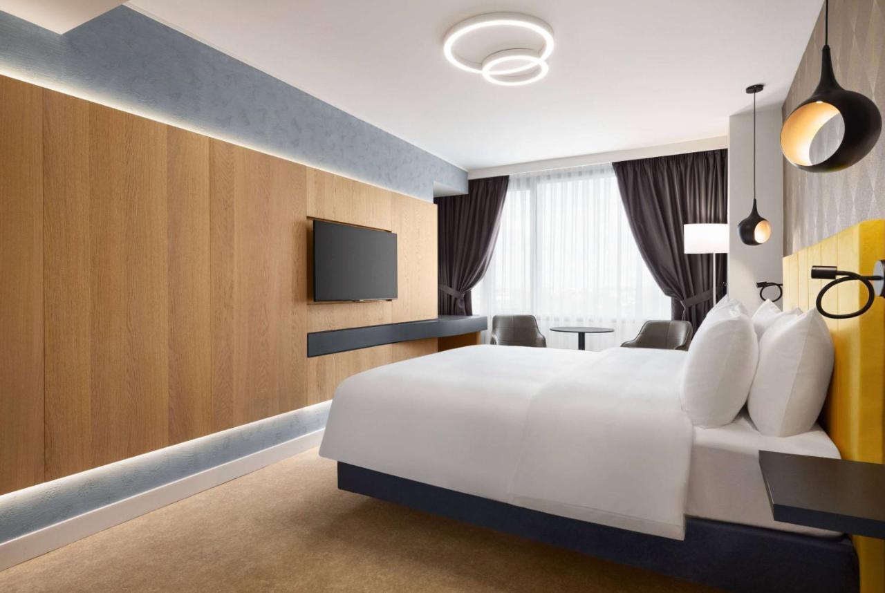 ホテル Ramada By Wyndham Slatina Parc エクステリア 写真