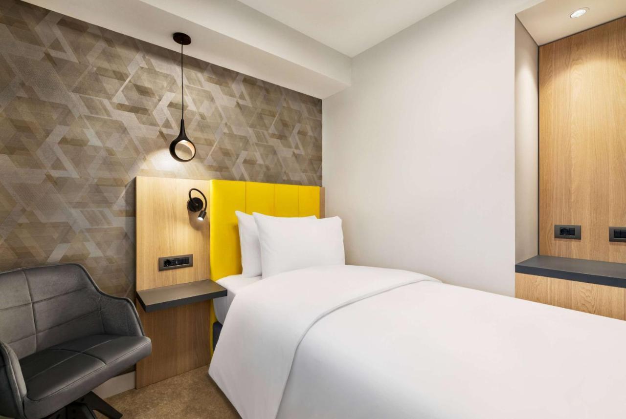 ホテル Ramada By Wyndham Slatina Parc エクステリア 写真