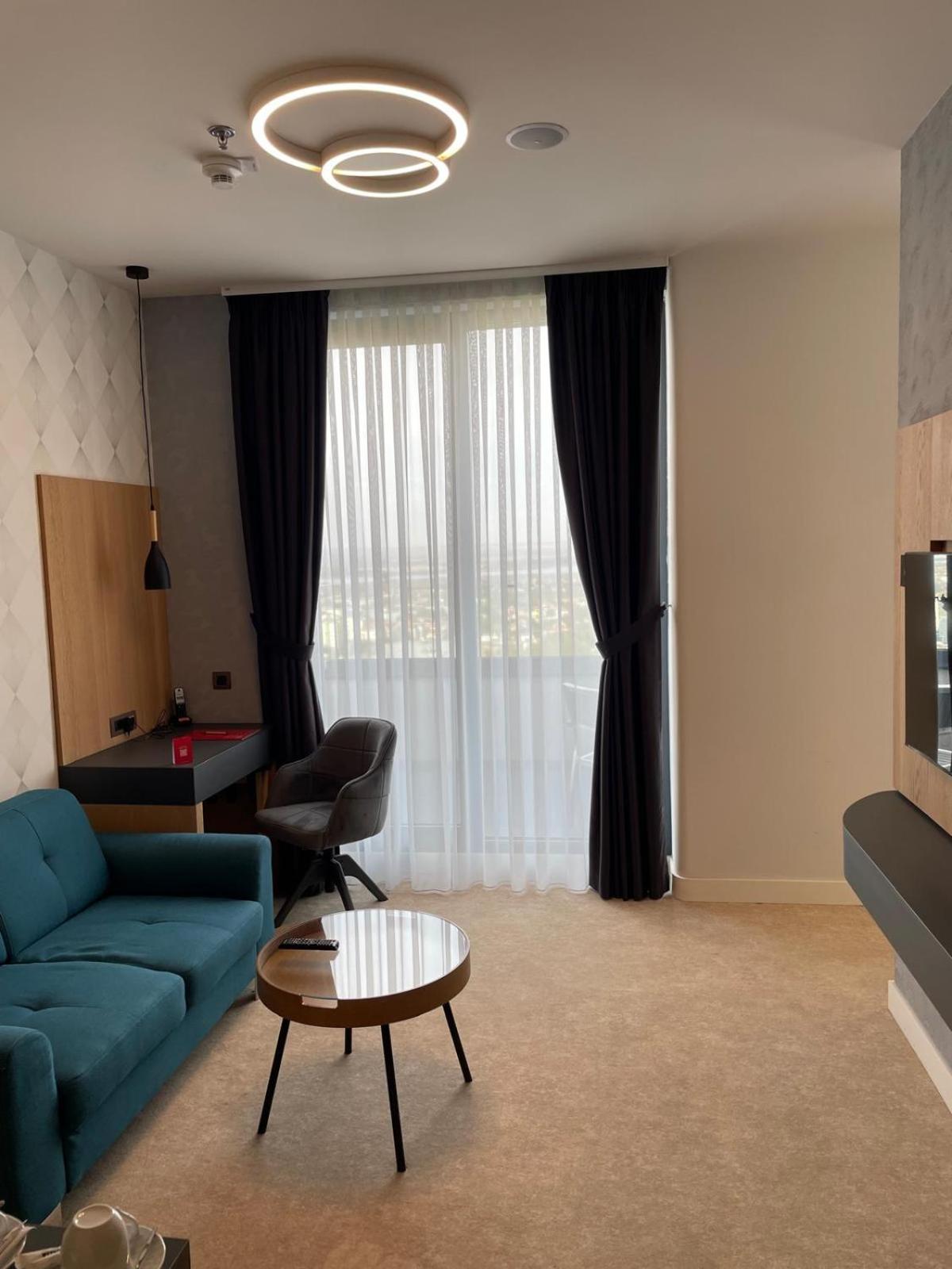 ホテル Ramada By Wyndham Slatina Parc エクステリア 写真