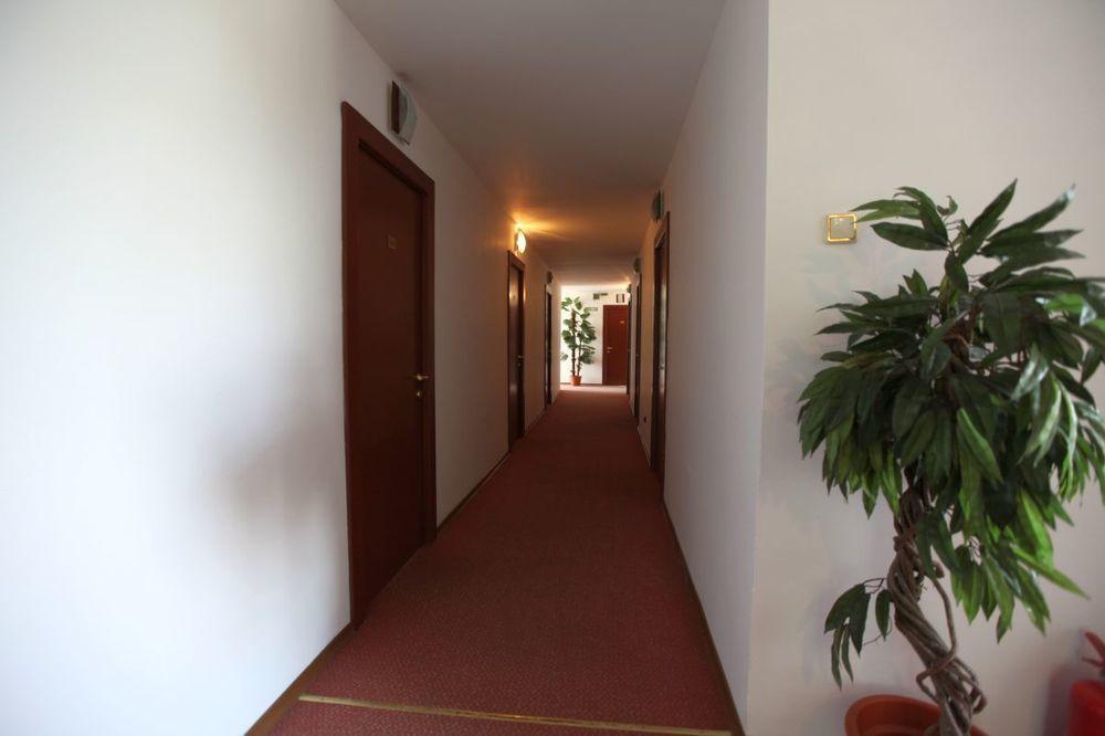 ホテル Ramada By Wyndham Slatina Parc エクステリア 写真