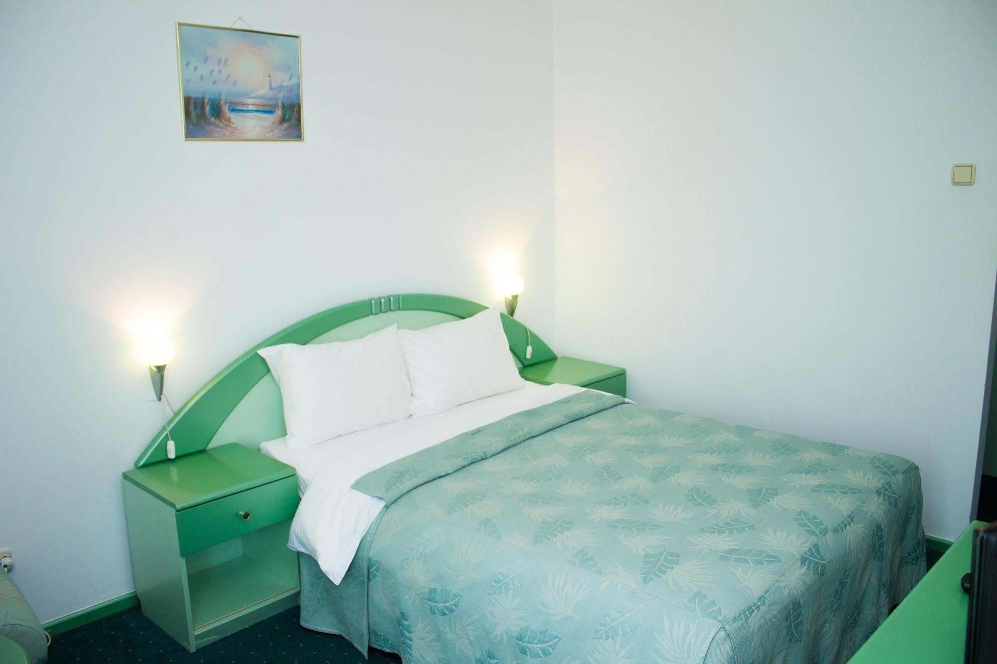 ホテル Ramada By Wyndham Slatina Parc エクステリア 写真
