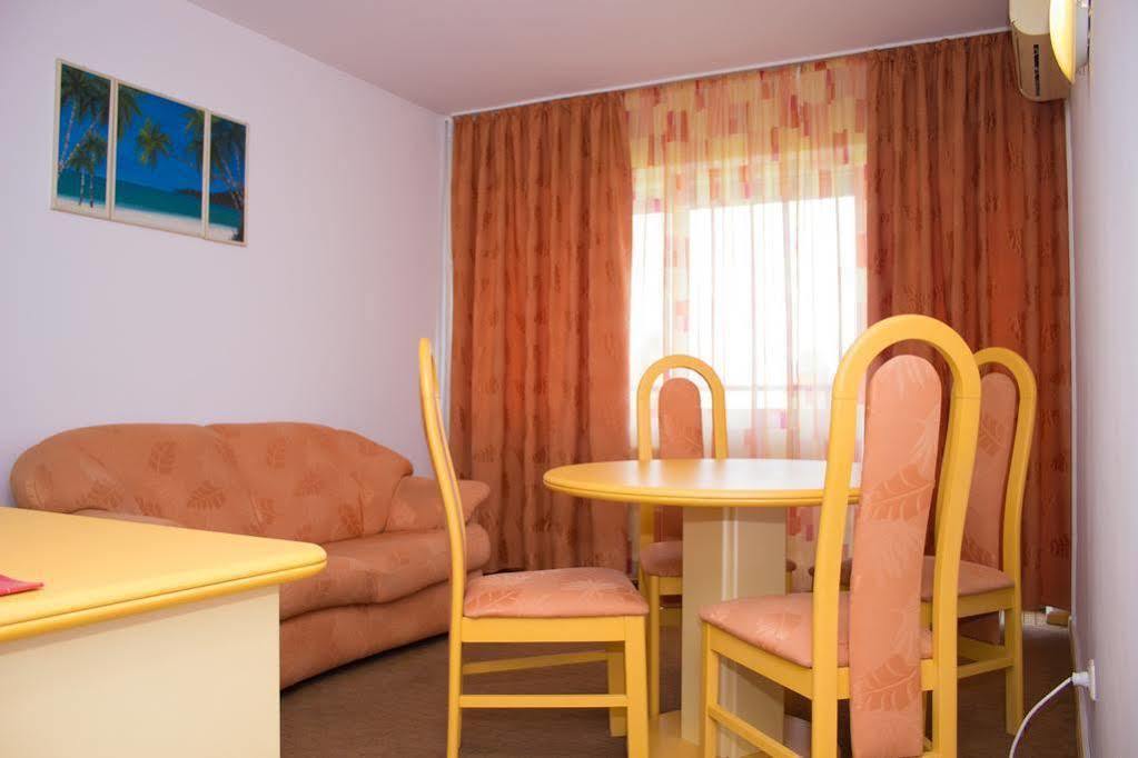 ホテル Ramada By Wyndham Slatina Parc エクステリア 写真